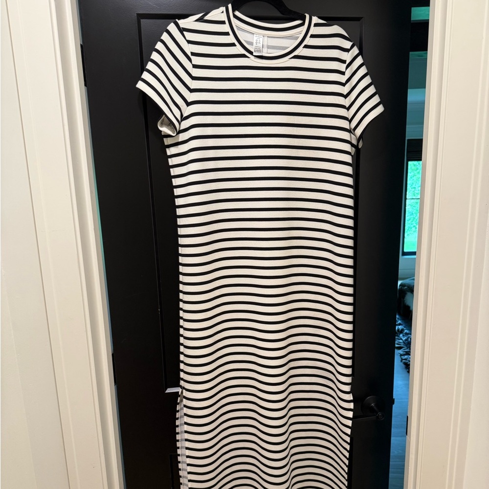 Porcelain ground spank size large long dress. Slots on sides  worn a few times.